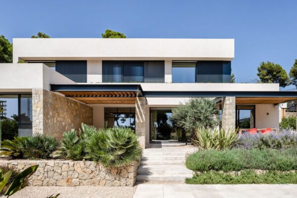 Luxury villa in Son Vida, Mallorca, by Tarragona Höhne Architects.