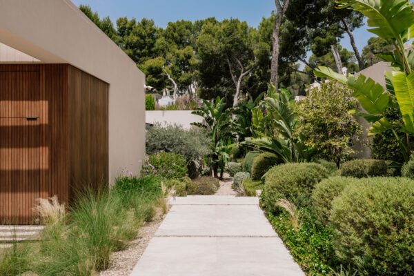Luxury villa in Son Vida, Mallorca, by Tarragona Höhne Architects.