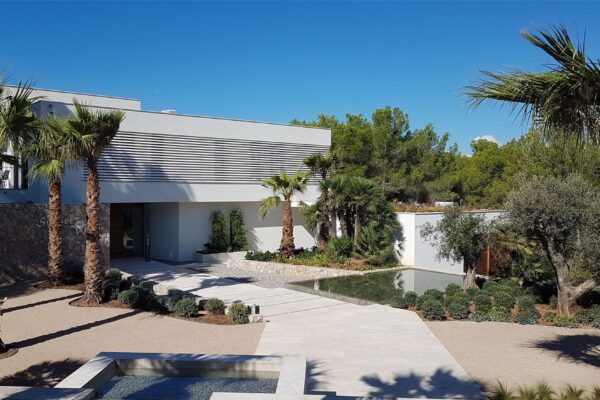 Luxury villa in Son Vida, Mallorca, by Tarragona Höhne Architects.