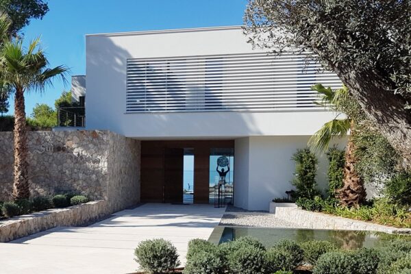 Luxury villa in Son Vida, Mallorca, by Tarragona Höhne Architects.