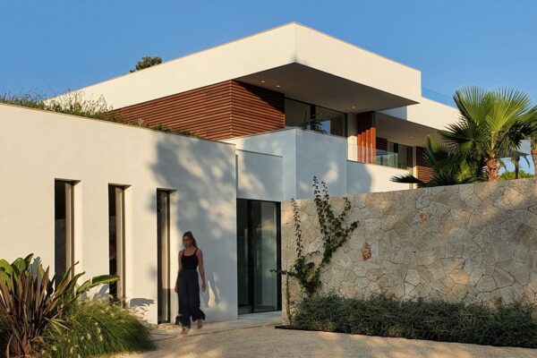 Luxury villa in Santa Ponsa, Mallorca, by Tarragona Höhne Architects.