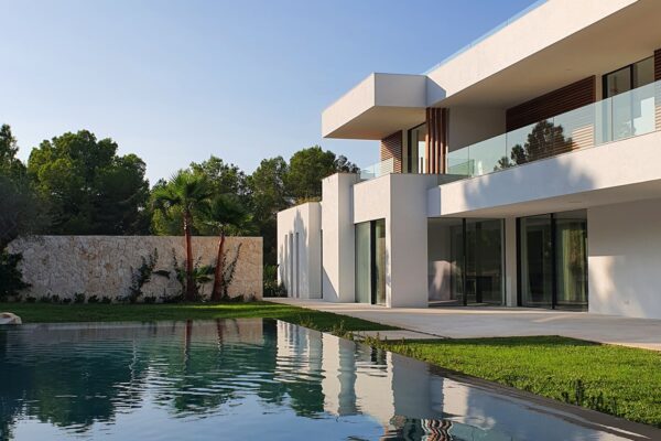 Luxury villa in Santa Ponsa, Mallorca, by Tarragona Höhne Architects.