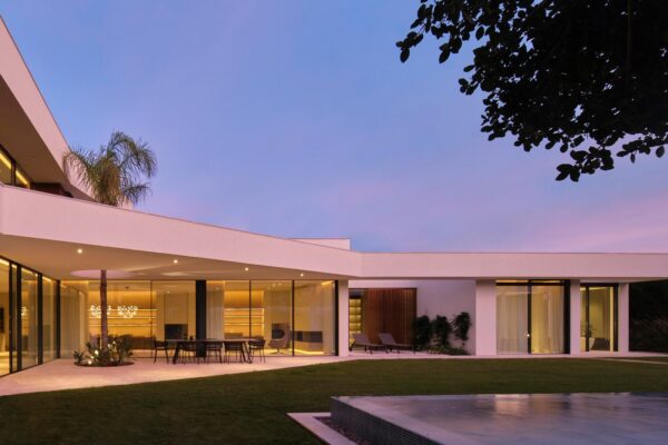 Luxury villa in Santa Ponsa, Mallorca, by Tarragona Höhne Architects.
