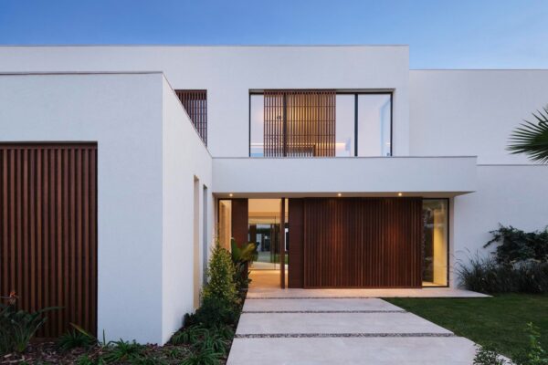Luxury villa in Santa Ponsa, Mallorca, by Tarragona Höhne Architects.