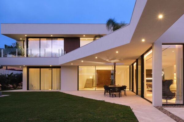 Luxury villa in Santa Ponsa, Mallorca, by Tarragona Höhne Architects.